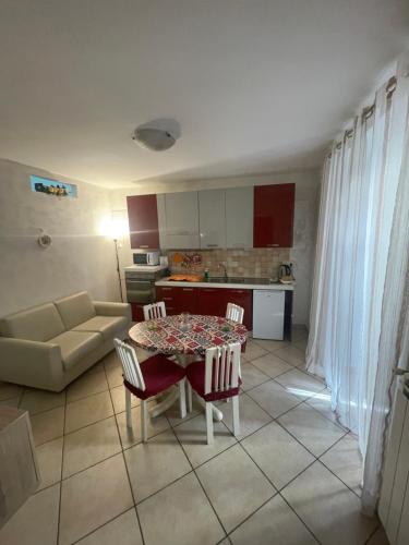 Annarella Home
