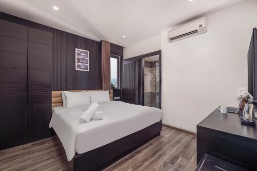 Кровать или кровати в номере Ocean Star Da Nang Bay Hotel
