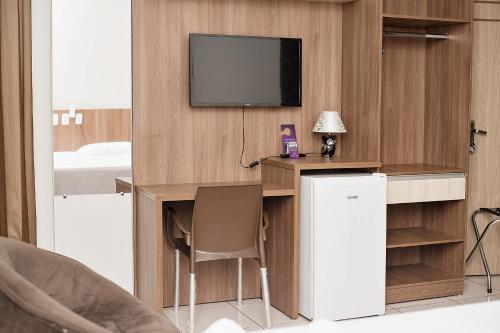 TV a/nebo společenská místnost v ubytování Hotel Açaí
