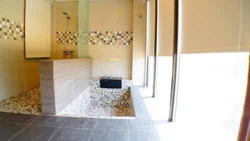 Bilik mandi di Lan Yang Resort Four Seasons