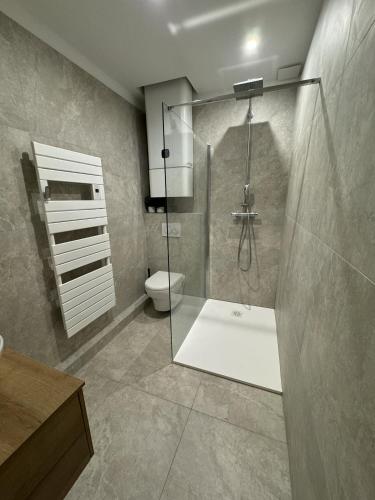 a bathroom with a shower and a toilet at Logement Neuf JJ appartement à La Ciotat in La Ciotat