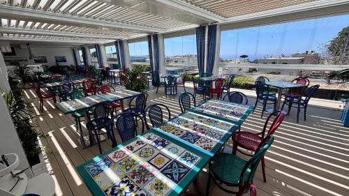 Restaurace v ubytování Capri Bougainville Luxury Boutique Hotel