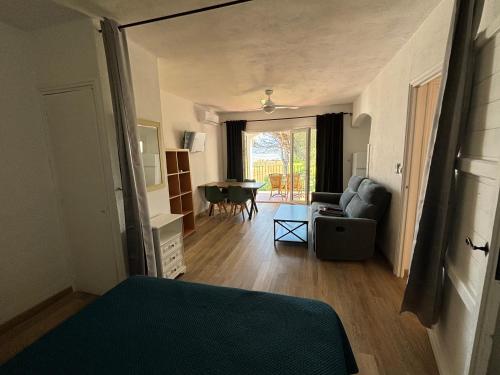 a living room with a couch and a table at Résidence Punta paliagi in Calcatoggio