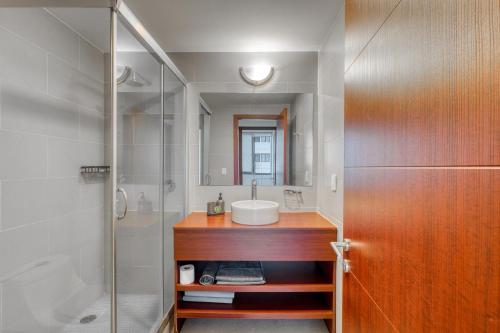 a bathroom with a sink and a shower at Polanco Boutique Living - Junto a Embajada USA in Mexico City