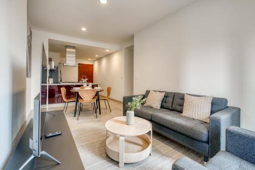 a living room with a couch and a table at Polanco Boutique Living - Junto a Embajada USA in Mexico City