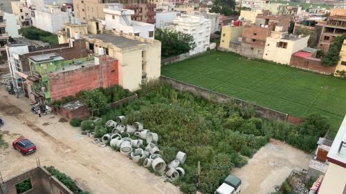 Un jardín fuera de Somnath Dham By YatriMap