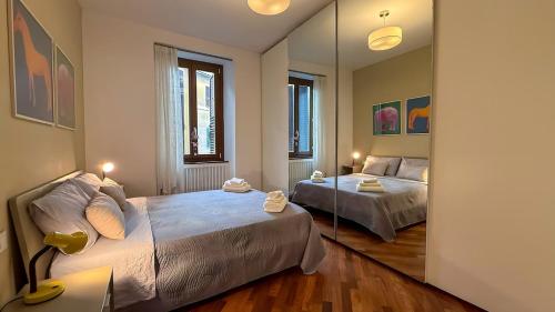 Elegant Roman Escape Walk to the Colosseum