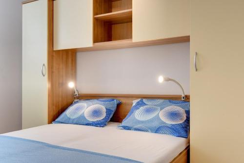 En eller flere senge i et værelse på House Mihael