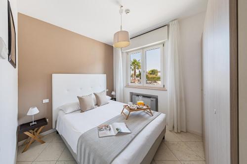 Ένα ή περισσότερα κρεβάτια σε δωμάτιο στο Residenza Miralago by Wonderful Italy