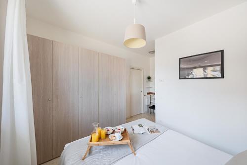 Ένα ή περισσότερα κρεβάτια σε δωμάτιο στο Residenza Miralago by Wonderful Italy