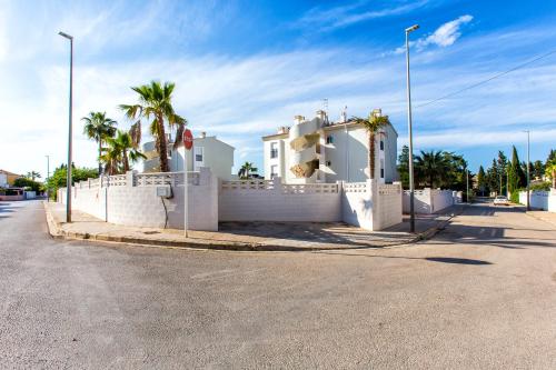 Modern apartment - Montgó view, pool & private parking near Dénia centre & beach