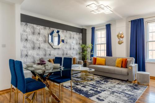 a living room with a couch and a table at Luxury flat Next to Hyde Park & Oxford Street in London