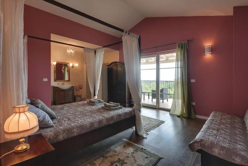 a bedroom with a large bed and a mirror at Villa Ari in Krnica