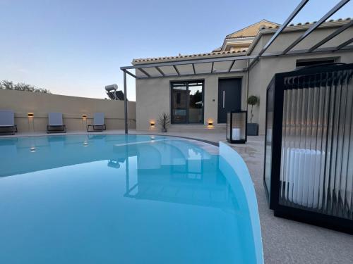 Private Pool House By Natchos