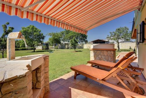 a patio with a bench and a grill at Casa Sandi in Pula