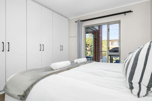 Un ou plusieurs lits dans un hébergement de l'établissement Mayfair Luxury 212 by Host Agents