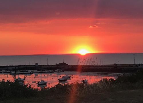 Photo de la galerie de l'établissement Chambre et salle d eau privée, à Châtelaillon-Plage