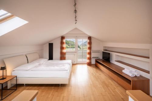 a bedroom with a white bed and a window at Apartment Villa Laurin in Pianizza di Sotto