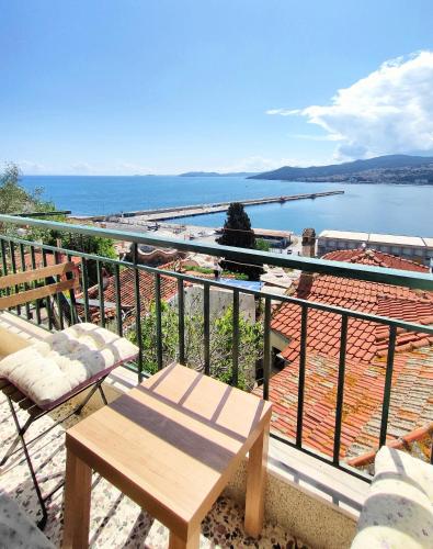 Old Town Sea View Apartment