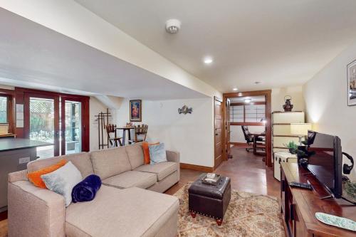 a living room with a couch and a tv at Volunteer Park Vacation in Seattle