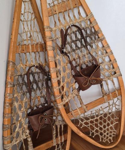 a group of purses on a wooden rack at La Re Source Chambre et table d'hôtes in Villers-le-Lac