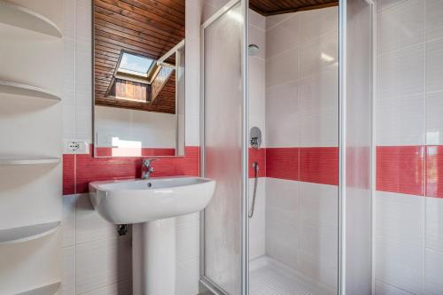 a bathroom with a sink and a shower at Alloggio vista mare in San Bartolomeo al Mare