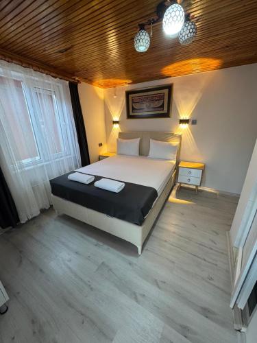 a bedroom with a large bed in a room at Ali's Pension ada alis in Egirdir