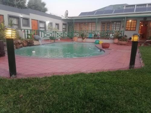 Πισίνα στο ή κοντά στο Valleycenter guestlodge