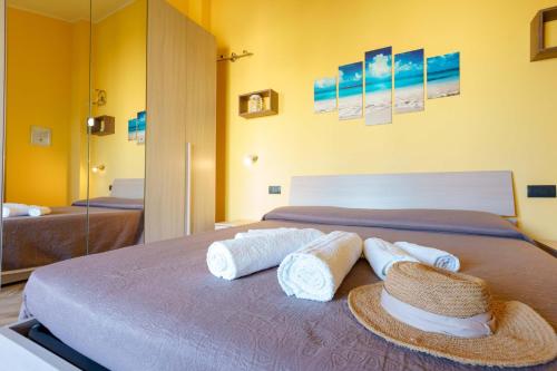 a bedroom with a bed with towels on it at Paradise Home in Quartu SantʼElena