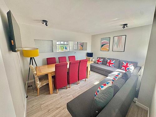 Posezení v ubytování Eastcote Apartment