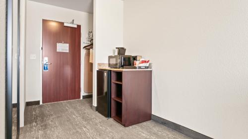 Kuchyň nebo kuchyňský kout v ubytování Cobblestone Inn & Suites - Julesburg