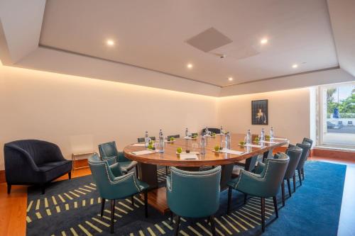 a conference room with a long table and chairs at Palácio do Governador - Lisbon Hotel & Spa in Lisbon