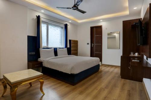 a hotel room with a bed and a window at Hotel O Golden Eye Inn in New Delhi