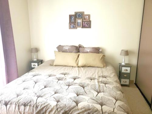 Photo de la galerie de l'établissement 2 Chambres Doubles - SDB commune - Piscine - Spa - 24H du Mans Auto Moto, Grand Prix France, Le Mans Classic, à Fillé