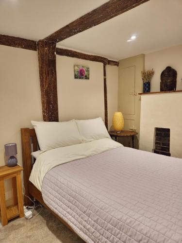 a bedroom with a bed with a white bedspread at Historic Gloucester Stay - A Hidden Gem in Gloucester