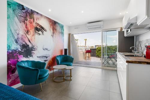 Blue moon Heliopolis