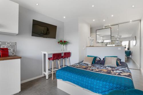 Blue Moon Heliopolis Ground Floor Apartment Near Naturist Beach