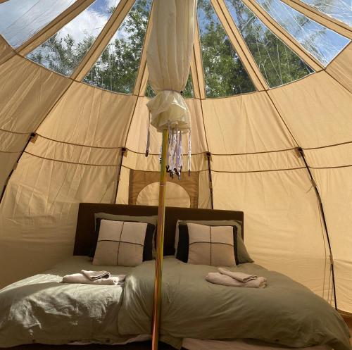 a bedroom with a bed in a tent at Luxe Glamping tent met sterrenhemel in Rijsenhout