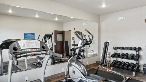 Fitness centrum a/nebo fitness zařízení v ubytování Cobblestone Inn & Suites - Julesburg
