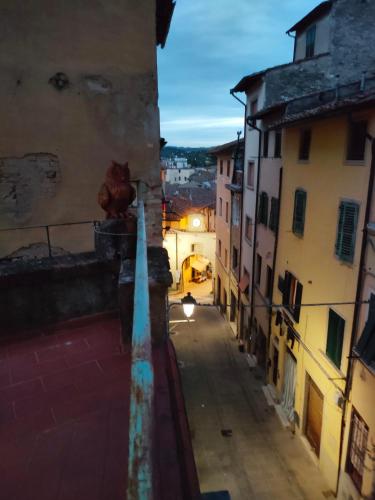 a view of an alley from a building at night at Casa Olivia in Castelfiorentino