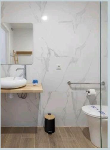 Eliving - Apartment BioPark City Center & Airport