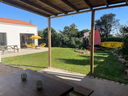 Gite de charme trois chambres au pied des marais grand jardin