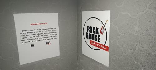 Certifikát, hodnocení, plakát nebo jiný dokument vystavený v ubytování Rockhouse Apartaestudios