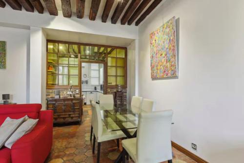 Photo de la galerie de l'établissement Marais Historical Center Parisian Apartment 3BR Ouvert, à Paris