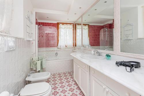 a bathroom with a toilet and a sink at Villa la luna di carta in Ischia