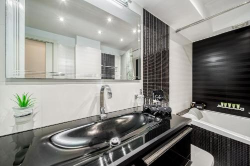 Two bedroom Lux apartment Next to the metro