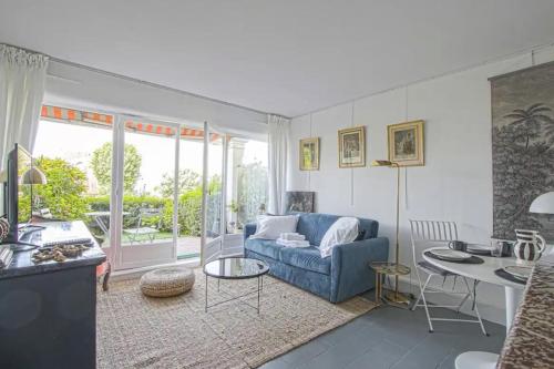 Studio on garden level - sea view