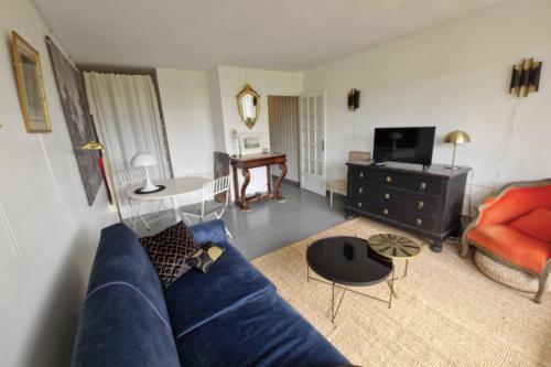 Photo de la galerie de l'établissement Studio on garden level - sea view, à Trouville-sur-Mer