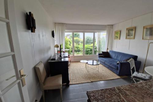 Photo de la galerie de l'établissement Studio on garden level - sea view, à Trouville-sur-Mer