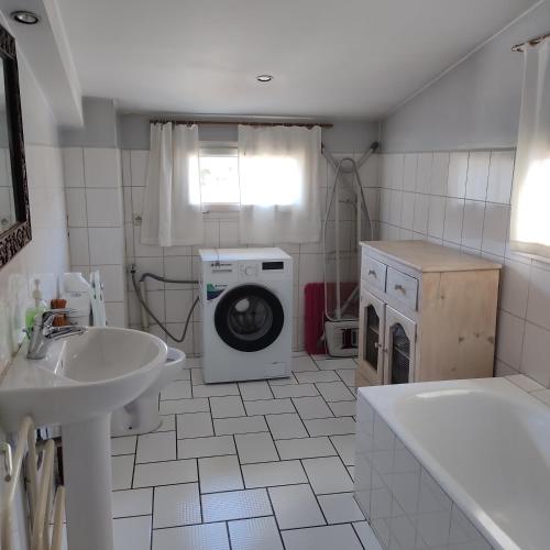 Ένα μπάνιο στο ANTA Appartement plein centre ville